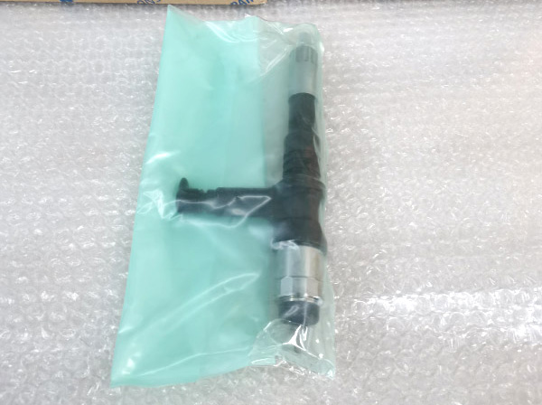 小松裝載機噴油器